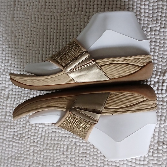 BareTraps Dasie slip on comfort sandals - Picture 10 of 16